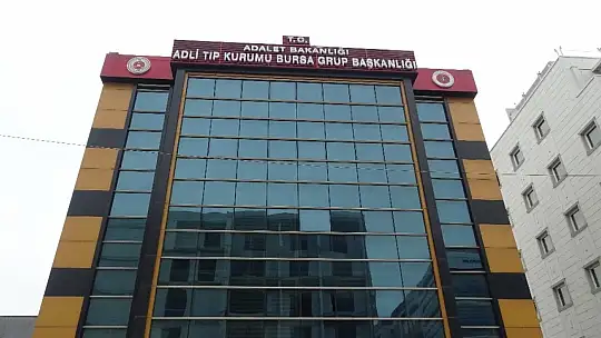 Anne ve 2 çocuğunun cansız bedeni bulunan evde acı bekleyiş sürüyor
