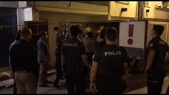 Anne ve 2 çocuğunun cansız bedeni bulunan evde acı bekleyiş sürüyor
