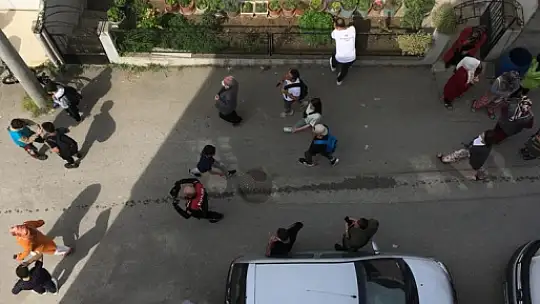 Bursa'da eğitim uçağı evlerin arasına düştü: 2 ölü