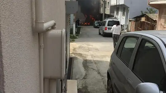 Bursa'da eğitim uçağı evlerin arasına düştü: 2 ölü