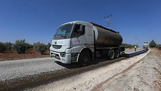 Büyükşehir 3 ilçeyi birbirine bağlayan yolda onarım çalışması yapıyor