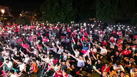 Büyükşehir çeyrek final yolunda millilerin yanında