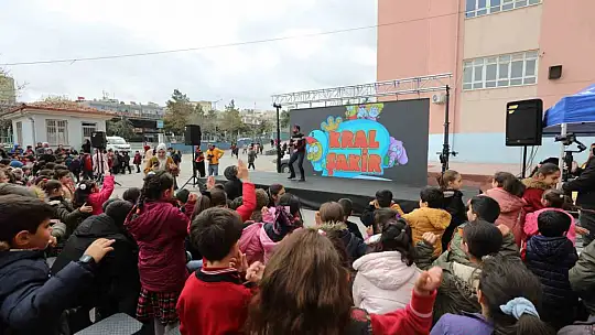 Büyükşehir'den afetzede çocuklar için sinema etkinliği