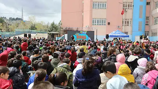 Büyükşehir'den afetzede çocuklar için sinema etkinliği