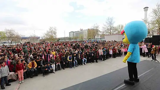 Büyükşehir'den afetzede çocuklar için sinema etkinliği