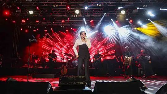 Büyükşehir'den Kadınlar Gününe özel funda arar konseri