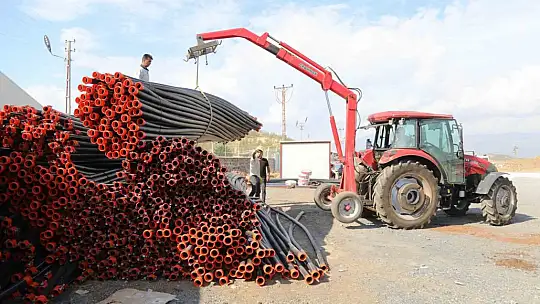 Büyükşehir, depremzede çiftçilere sulama sistemi desteği veriyor