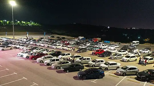 Büyükşehir'in arabalı sinema günlerine yoğun ilgi