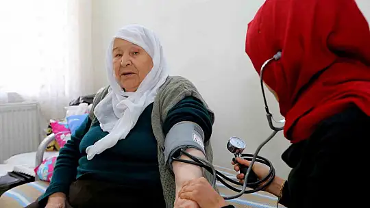 Büyükşehir'in projesi ile evde bakım verecek kişiler özel eğitim alıyor