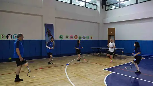 Büyükşehir'in Protezlerini yaptığı engelliler koşu kliniği etkinliğinde bir araya geldi