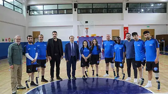 Büyükşehir'in Protezlerini yaptığı engelliler koşu kliniği etkinliğinde bir araya geldi