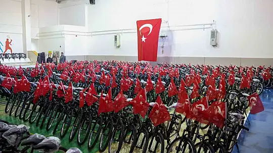 Büyükşehir, Nizip'te görev yapan öğretmenlere bisiklet dağıttı