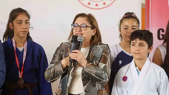 Büyükşehir okullara malzeme desteğini sürdürüyor