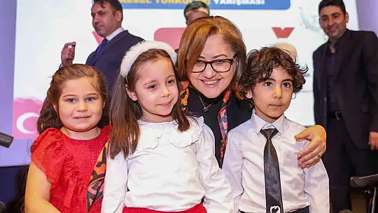Büyükşehir, sanat ve spor yarışmalarında derece alan öğrencilere bisiklet hediye etti