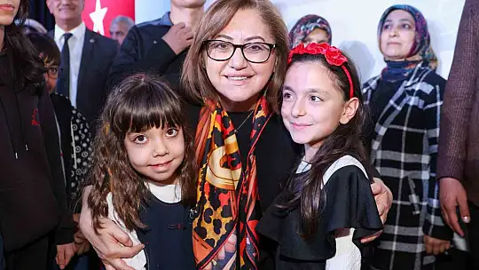 Büyükşehir, sanat ve spor yarışmalarında derece alan öğrencilere bisiklet hediye etti