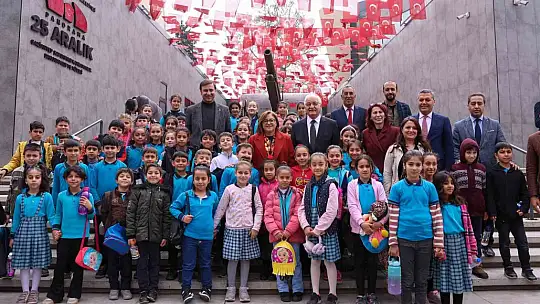 Büyükşehir, sanat ve spor yarışmalarında derece alan öğrencilere bisiklet hediye etti