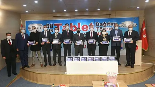 Büyükşehir öğrencilere tablet dağıtımına başladı
