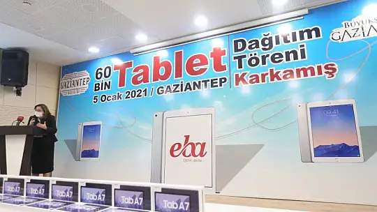 Büyükşehir öğrencilere tablet dağıtımına başladı