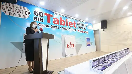 Büyükşehir öğrencilere tablet dağıtımına başladı