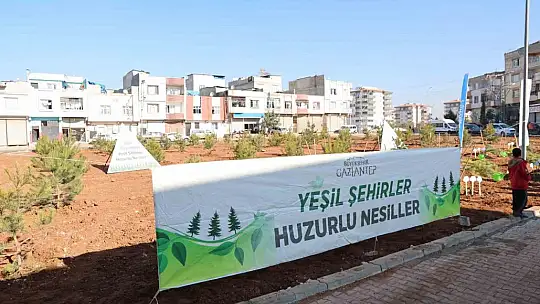 Büyükşehir, Taşlıca Malazgirt Mahallesi'nde ağaç dikimi yaptı