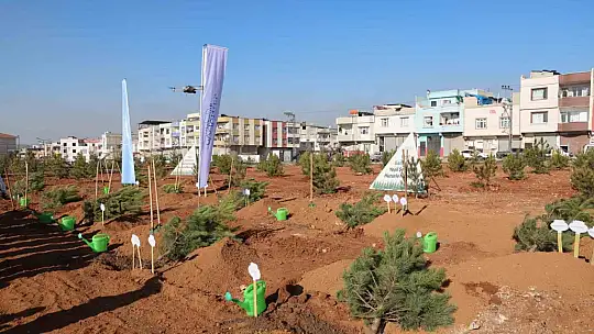 Büyükşehir, Taşlıca Malazgirt Mahallesi'nde ağaç dikimi yaptı