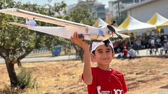 Büyükşehir TEKNOGARAJ, yüzüncü yıla özel İHA yarışması düzenledi