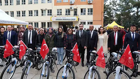 Büyükşehir, Yavuzeli ve Araban'daki öğretmenlere bisiklet dağıttı