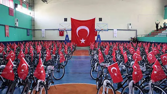 Büyükşehir, Yavuzeli ve Araban'daki öğretmenlere bisiklet dağıttı