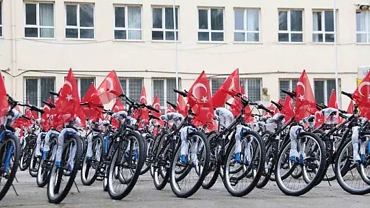Büyükşehir, Yavuzeli ve Araban'daki öğretmenlere bisiklet dağıttı