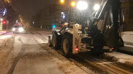 Büyükşehirde kar mesaisi