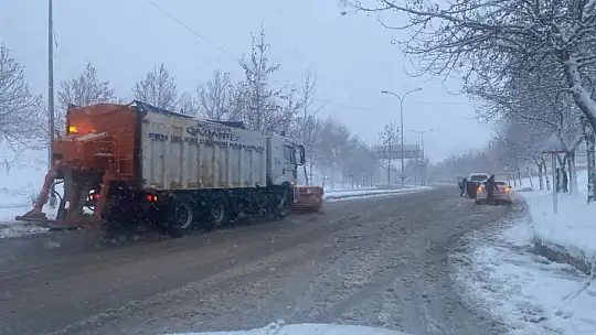 Büyükşehirde kar mesaisi
