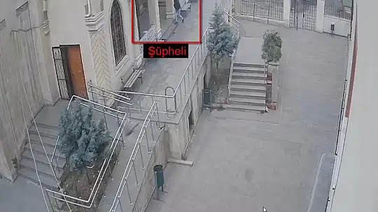 Camide hırsızlık yapan şüpheli kameralara yansıdı