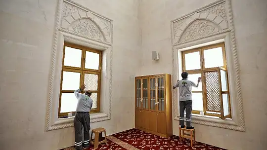 Camiler temizlenip dezenfekte ediliyor