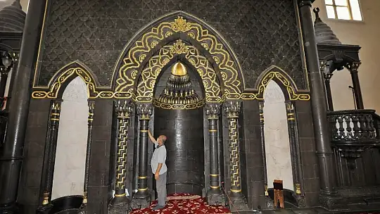 Camiler temizlenip dezenfekte ediliyor