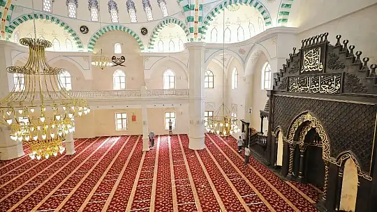 Camiler temizlenip dezenfekte ediliyor