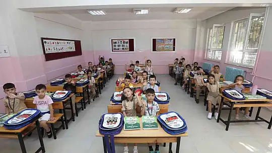Çanta ve kırtasiye malzemeleri 1'inci sınıflarla buluştu