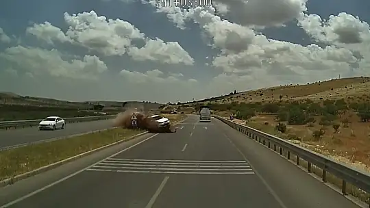 Çarşı ve mahalle bekçisinin öldüğü feci kaza kameraya yansıdı