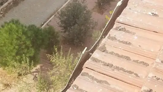Çatıyı temizlerken beton zemine çakıldı