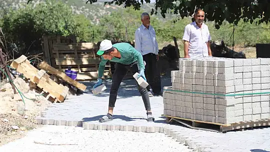 Cerityeniyapan'da, tüm yollar kilitli parke taşıyla döşenecek