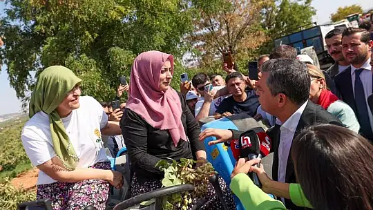 CHP'li belediye başkanı eşini çiftçi diye tanıttı
