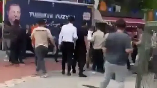 CHP'liler ile AK Parti'liler arasında kavga çıktı, CHP'li meclis üyesi silahına sarıldı