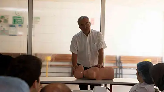 Çikolata fabrikası çalışanlarına ilk yardım eğitimi