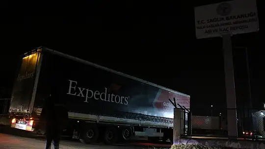 Çin'den Ankara'ya gelen aşılar depolara taşındı