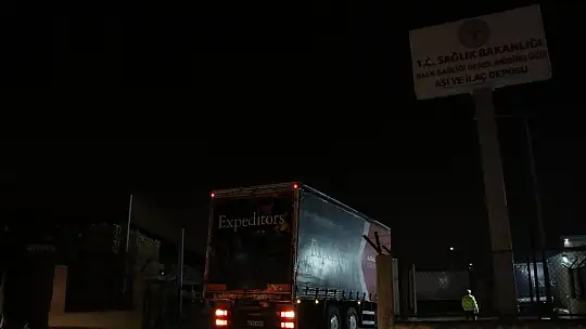 Çin'den Ankara'ya gelen aşılar depolara taşındı