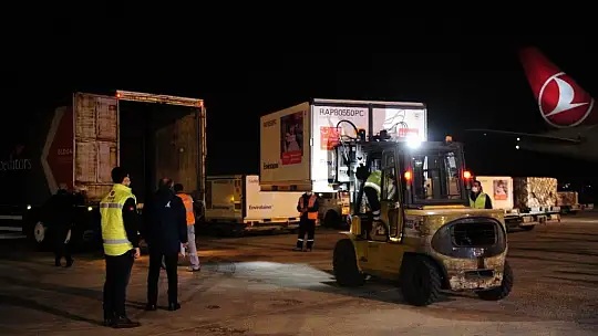 Çin'den Ankara'ya gelen aşılar depolara taşındı