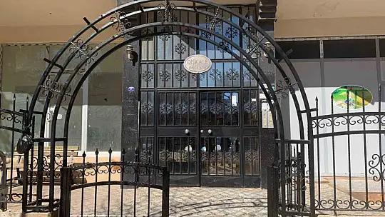 Cinnet getiren polis önce oğlunu sonra kendisi vurdu