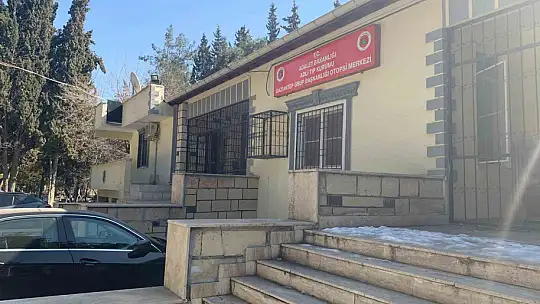 Cinnet getiren polis önce oğlunu sonra kendisi vurdu