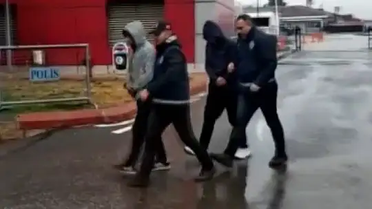 Çocukların elindeki telefonu çalan şahıslar tutuklandı