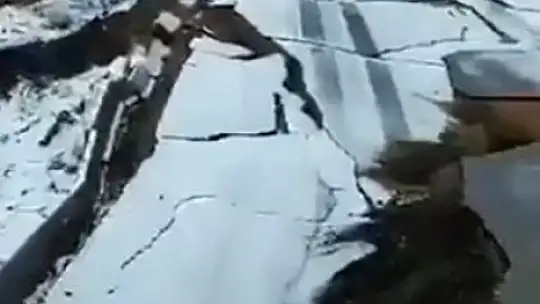 Çöken Adana - Antep otobanından çarpıcı görüntü