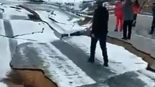 Çöken Adana - Antep otobanından çarpıcı görüntü